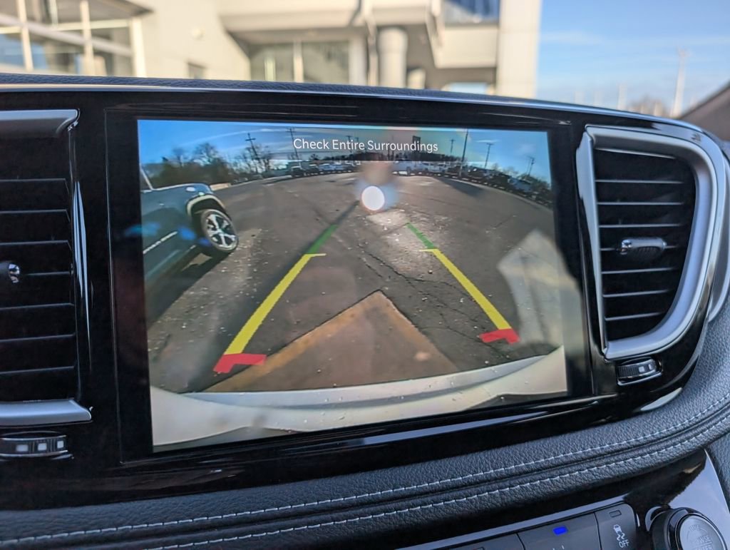 New 2026 Chrysler Pacifica Select image 3