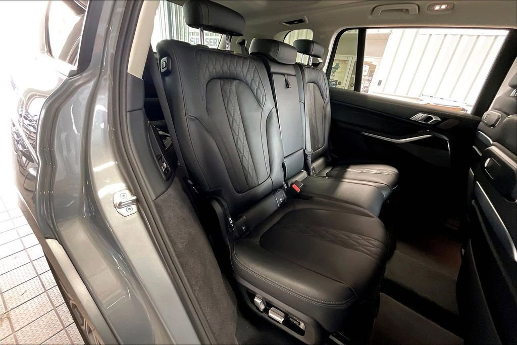 Used 2026 BMW X7 xDrive40i AWD/4WD image 15