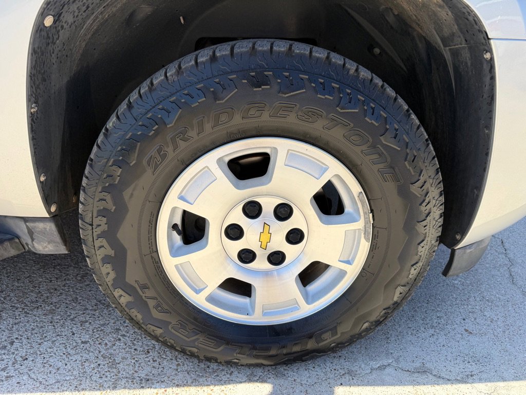 Used 2011 Chevrolet Avalanche LS image 15