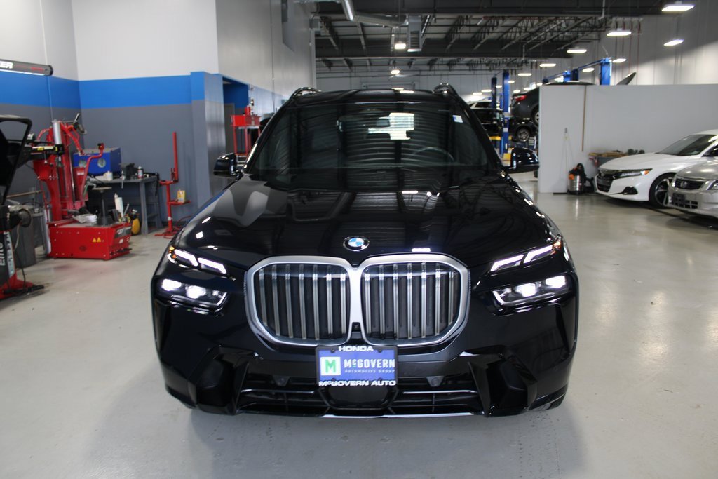 Used 2024 BMW X7 xDrive40i w/ M Sport Package image 3