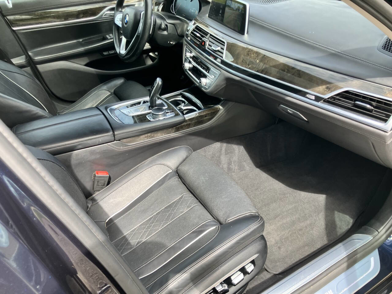 Used 2016 BMW 750i xDrive image 24