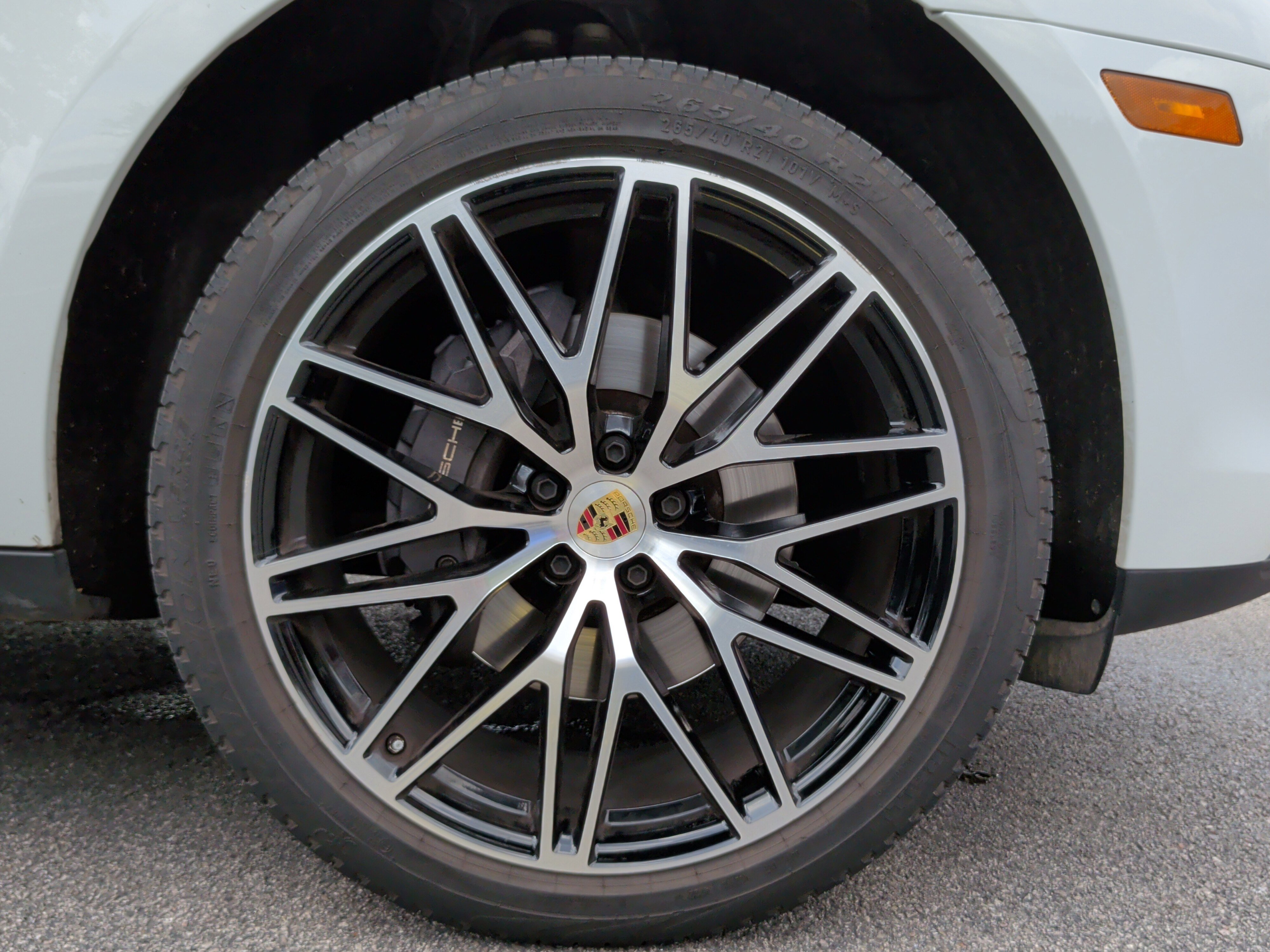 Used 2023 Porsche Macan image 14