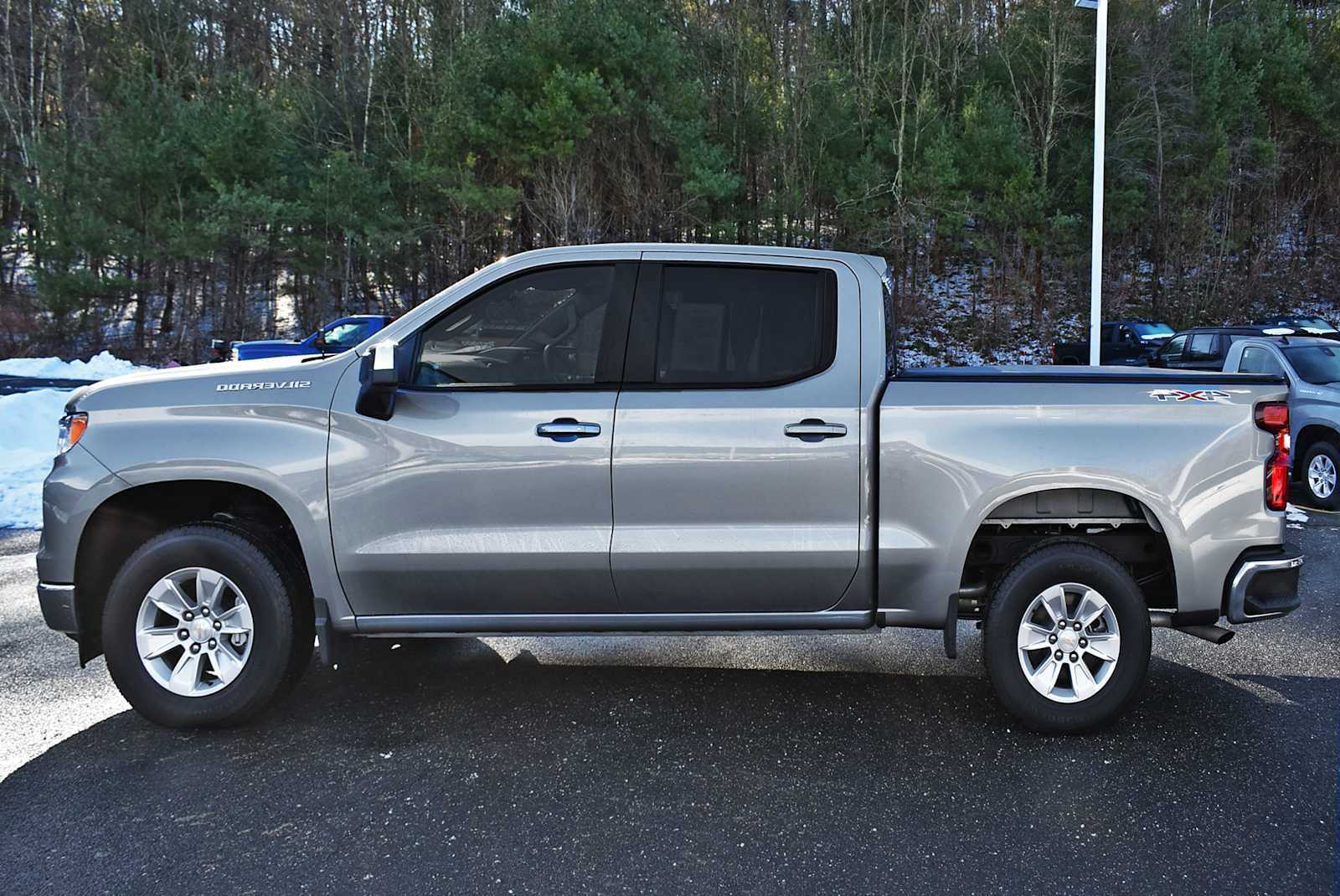 Used 2025 Chevrolet Silverado 1500 LT image 4