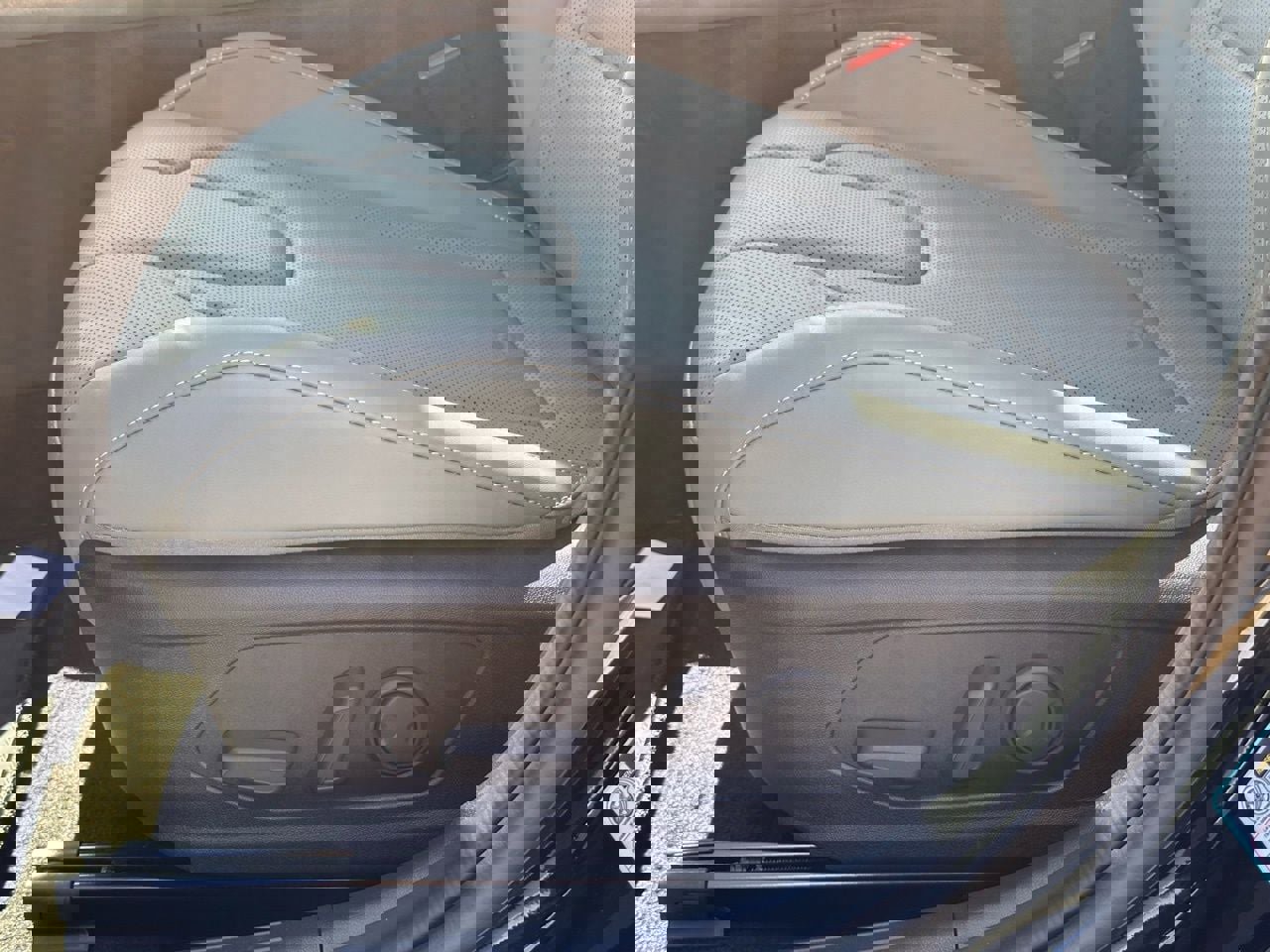 Certified 2025 Hyundai Elantra Limited image 26