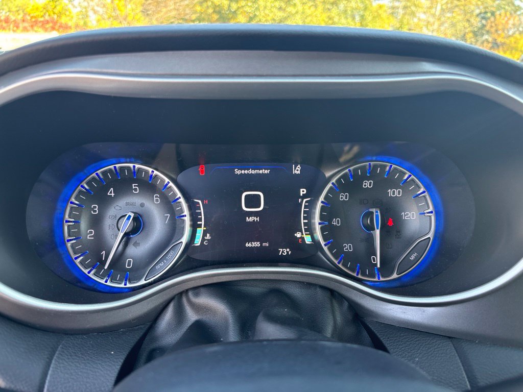 Used 2024 Chrysler Pacifica Touring-L FWD image 26
