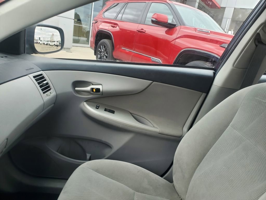 Used 2012 Toyota Corolla LE FWD image 13