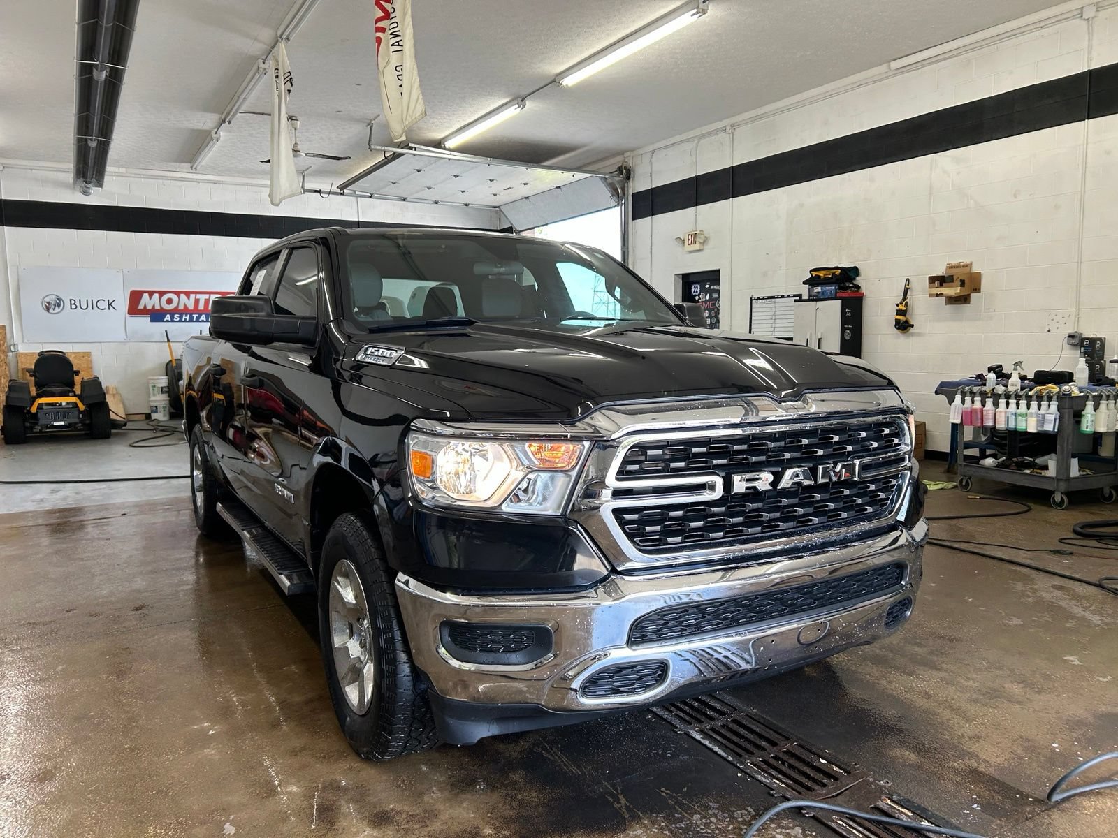 Used 2023 RAM 1500 Big Horn AWD/4WD image 9