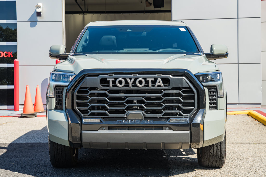 Used 2024 Toyota Tundra Platinum AWD/4WD image 2