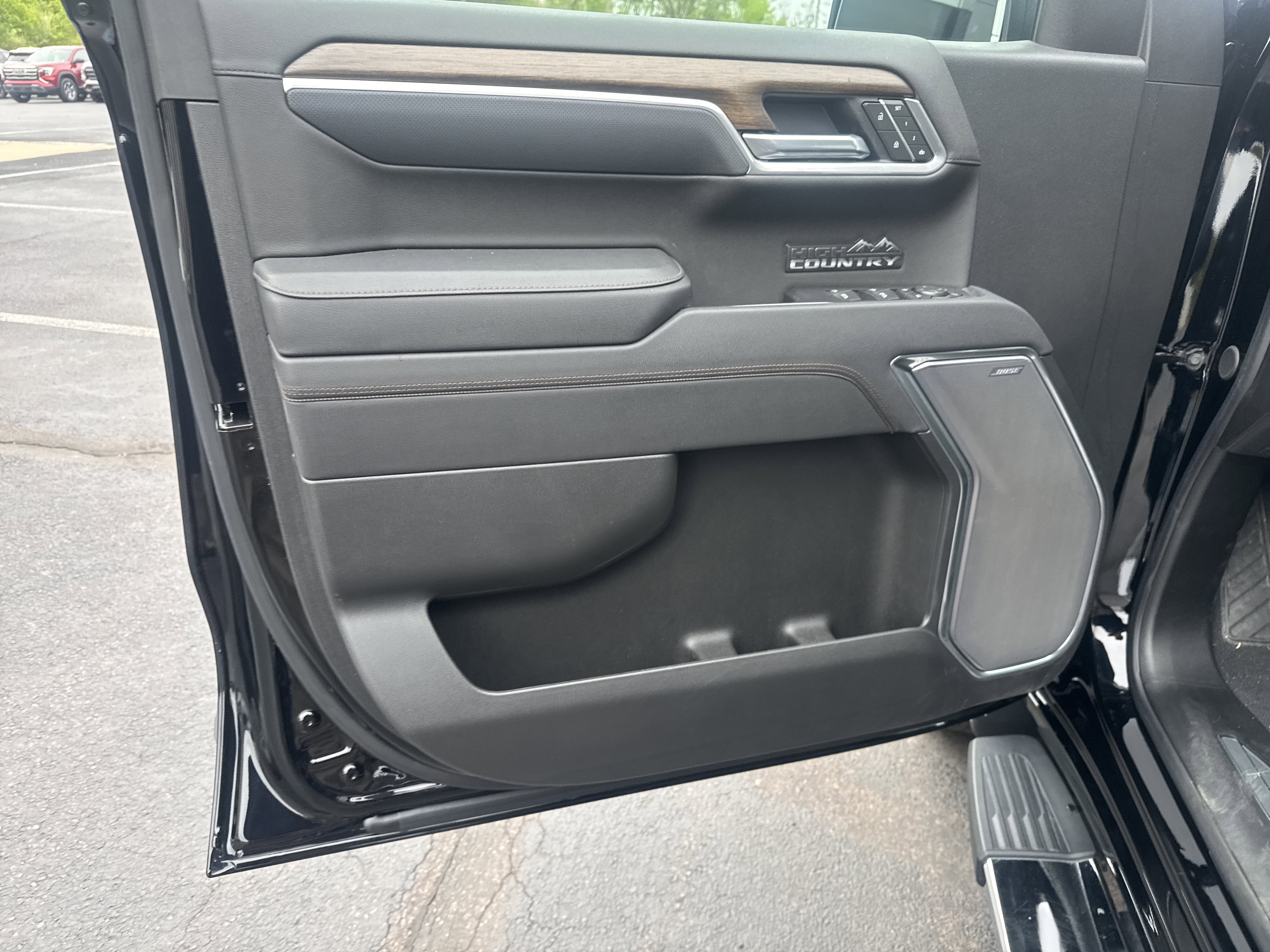 Used 2025 Chevrolet Silverado 1500 High Country w/ Technology Package AWD/4WD image 15