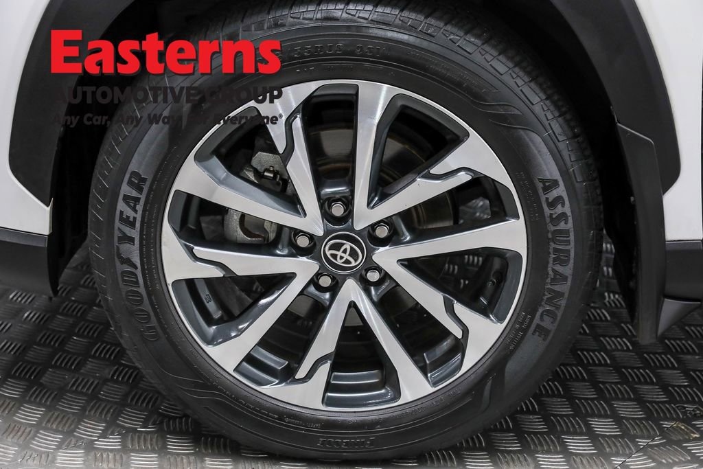 Used 2022 Toyota Corolla Cross XLE w/ Convenience Package image 29