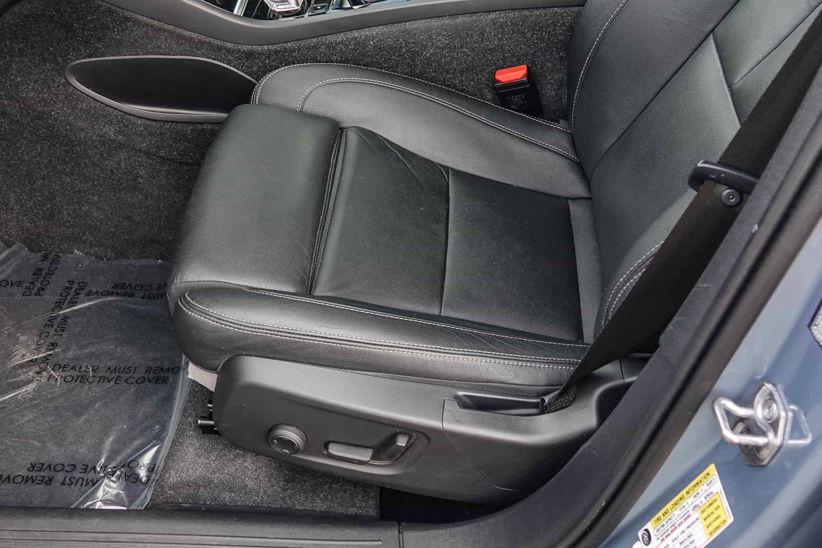 Used 2021 Volvo XC40 T4 Inscription image 39