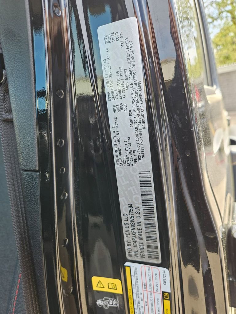 Used 2025 Jeep Wrangler Unlimited Rubicon AWD/4WD image 29