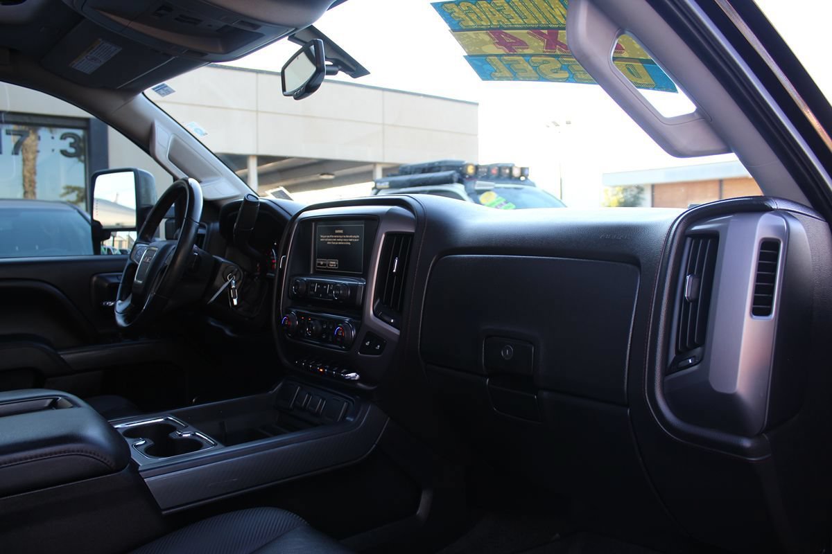 Used 2015 GMC Sierra 2500 SLT w/ Duramax Plus Package AWD/4WD image 30