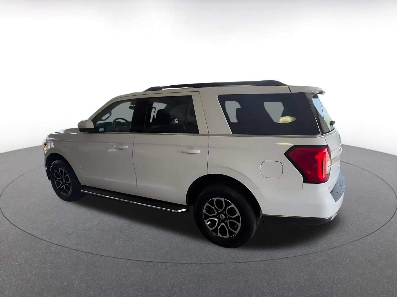 Used 2023 Ford Expedition XLT RWD image 9