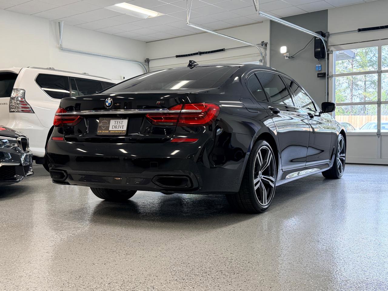 Used 2019 BMW 740i w/ M Sport Package RWD image 9