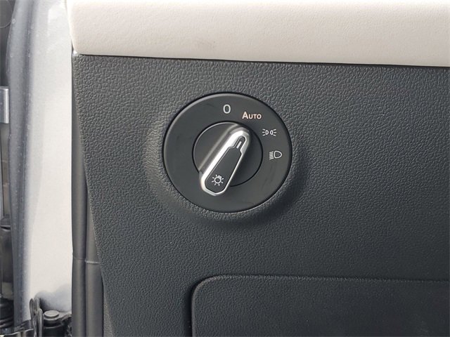 New 2025 Volkswagen Taos SE image 23