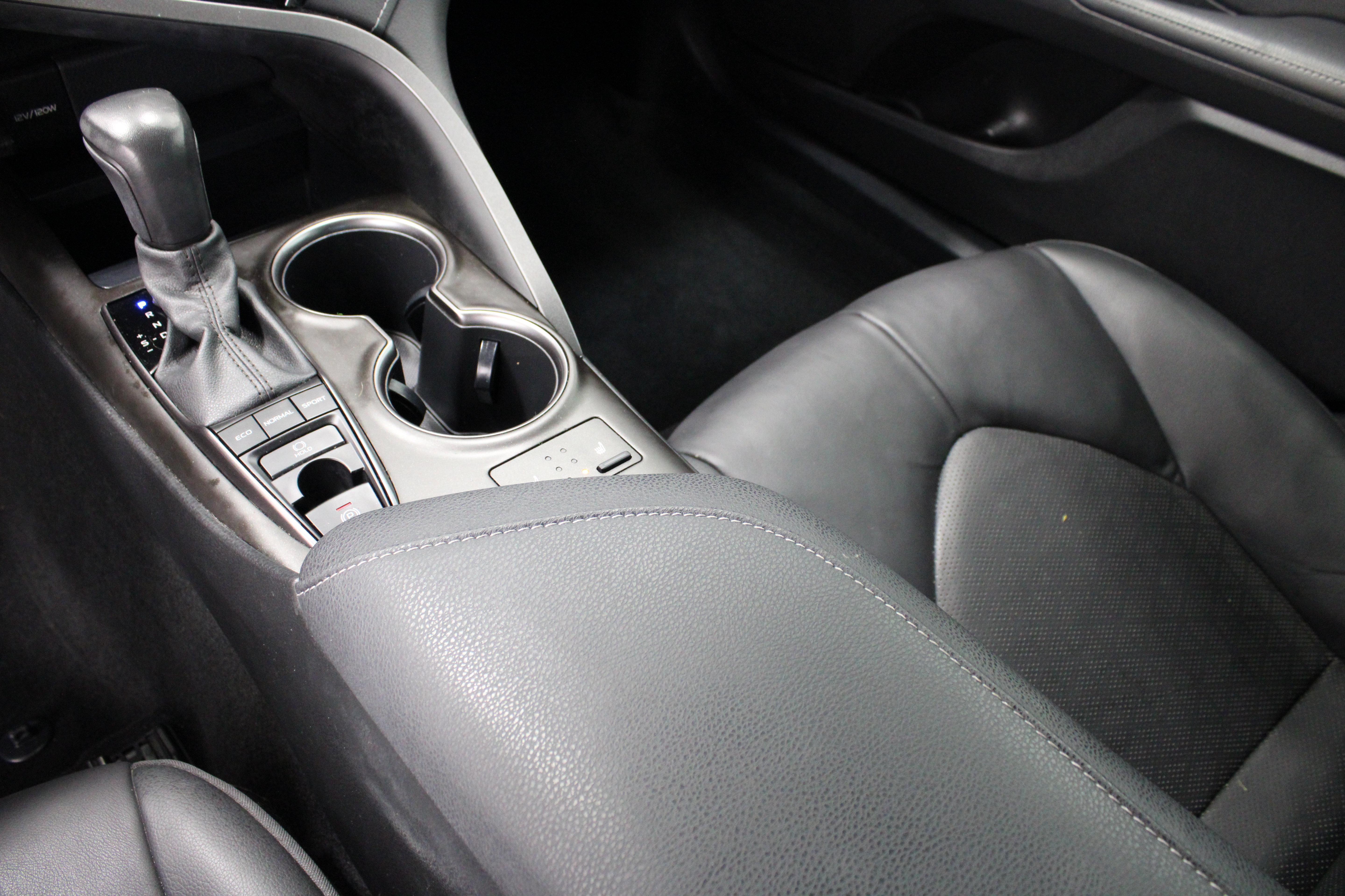 Used 2023 Toyota Camry XSE FWD image 17
