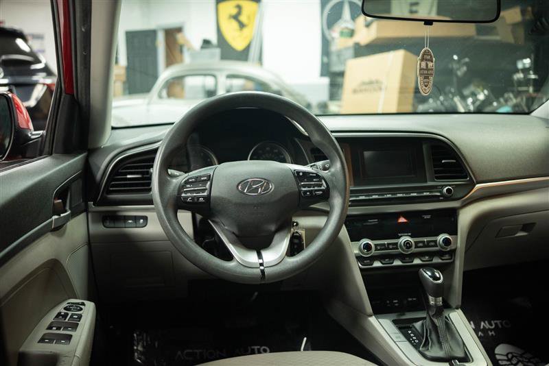 Used 2020 Hyundai Elantra SE FWD image 16