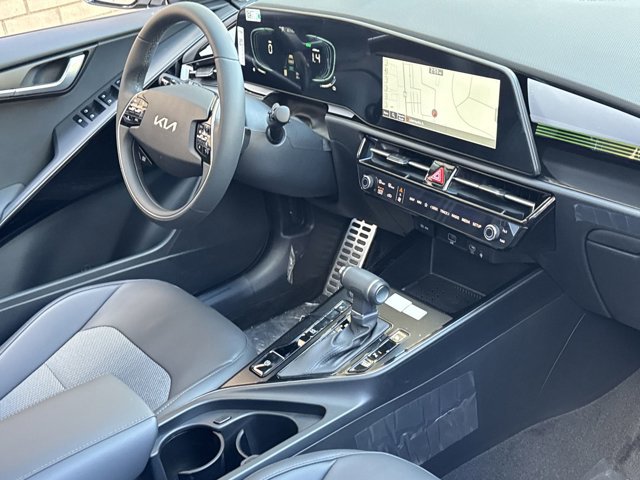 New 2025 Kia Niro EX Touring image 17