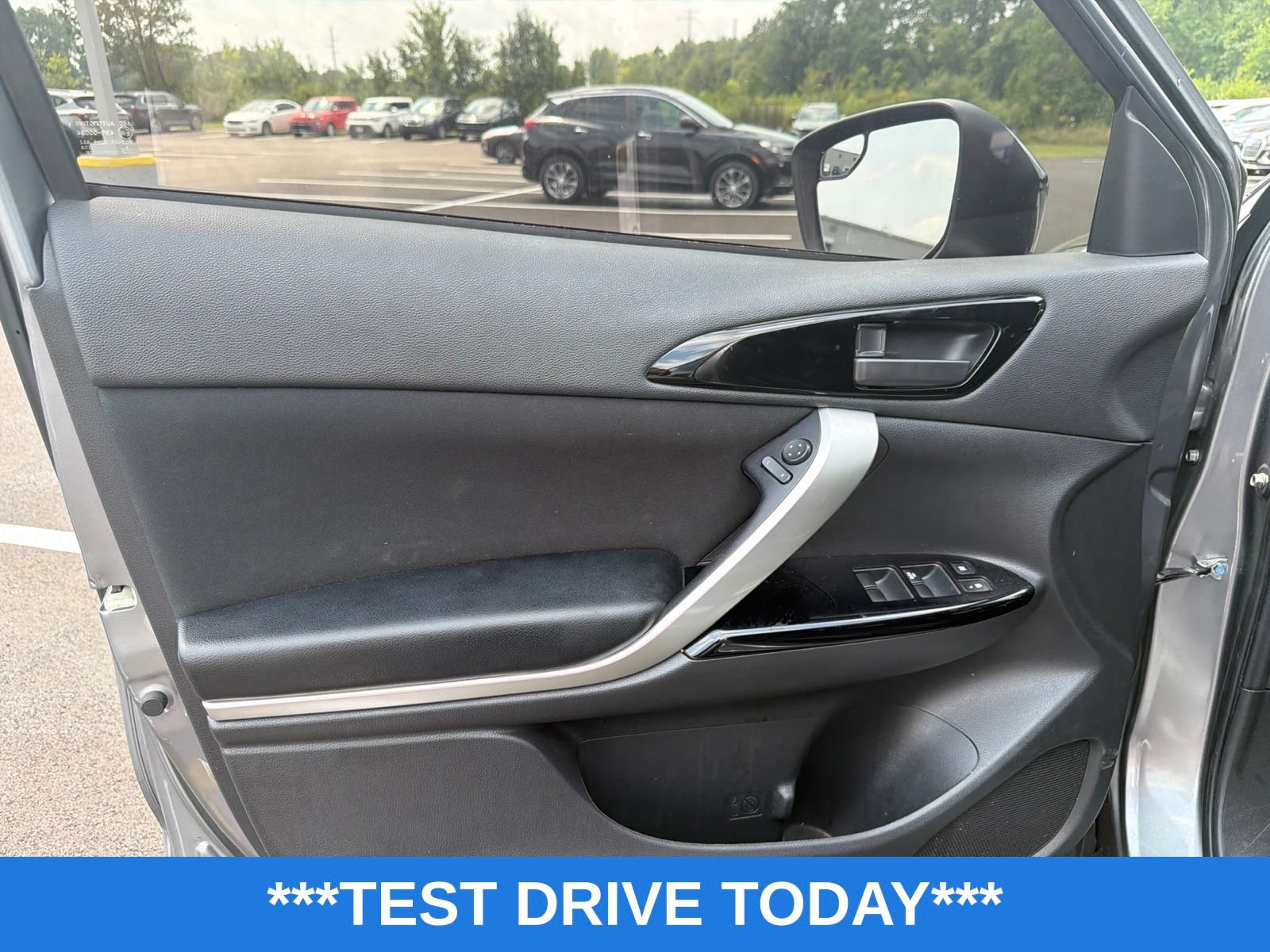 Used 2020 Mitsubishi Eclipse Cross LE AWD/4WD image 12