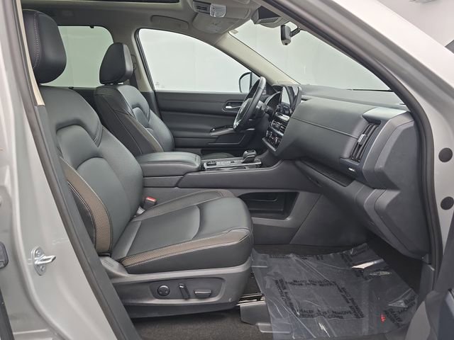 Used 2023 Nissan Pathfinder SL w/ SL Premium Package AWD/4WD image 44