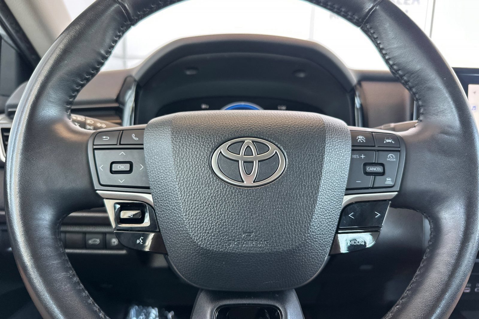 Used 2025 Toyota Camry LE AWD/4WD image 26