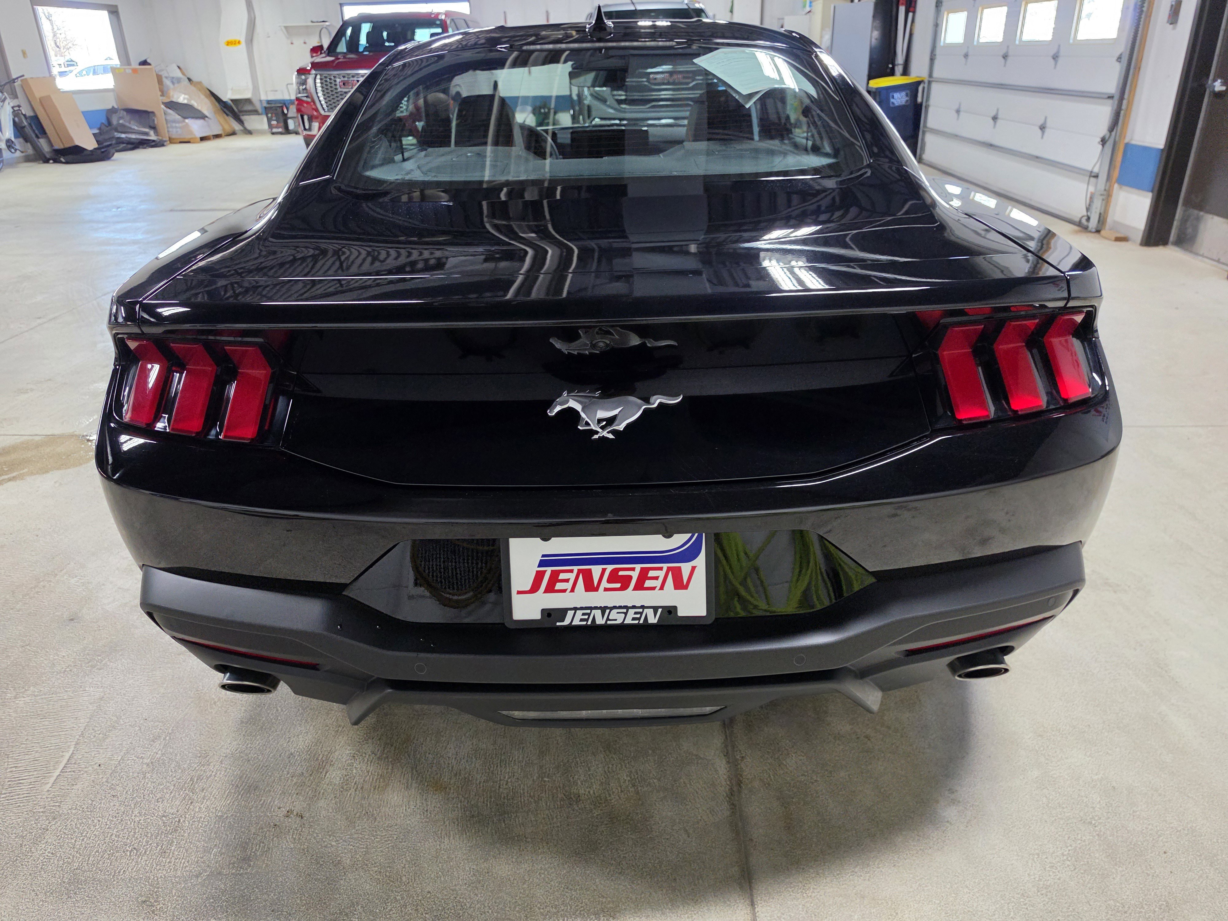 Used 2026 Ford Mustang Coupe RWD image 5