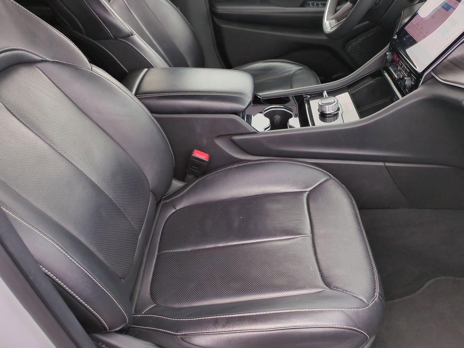 Used 2023 Jeep Grand Cherokee Limited w/ Luxury Tech Group II image 27