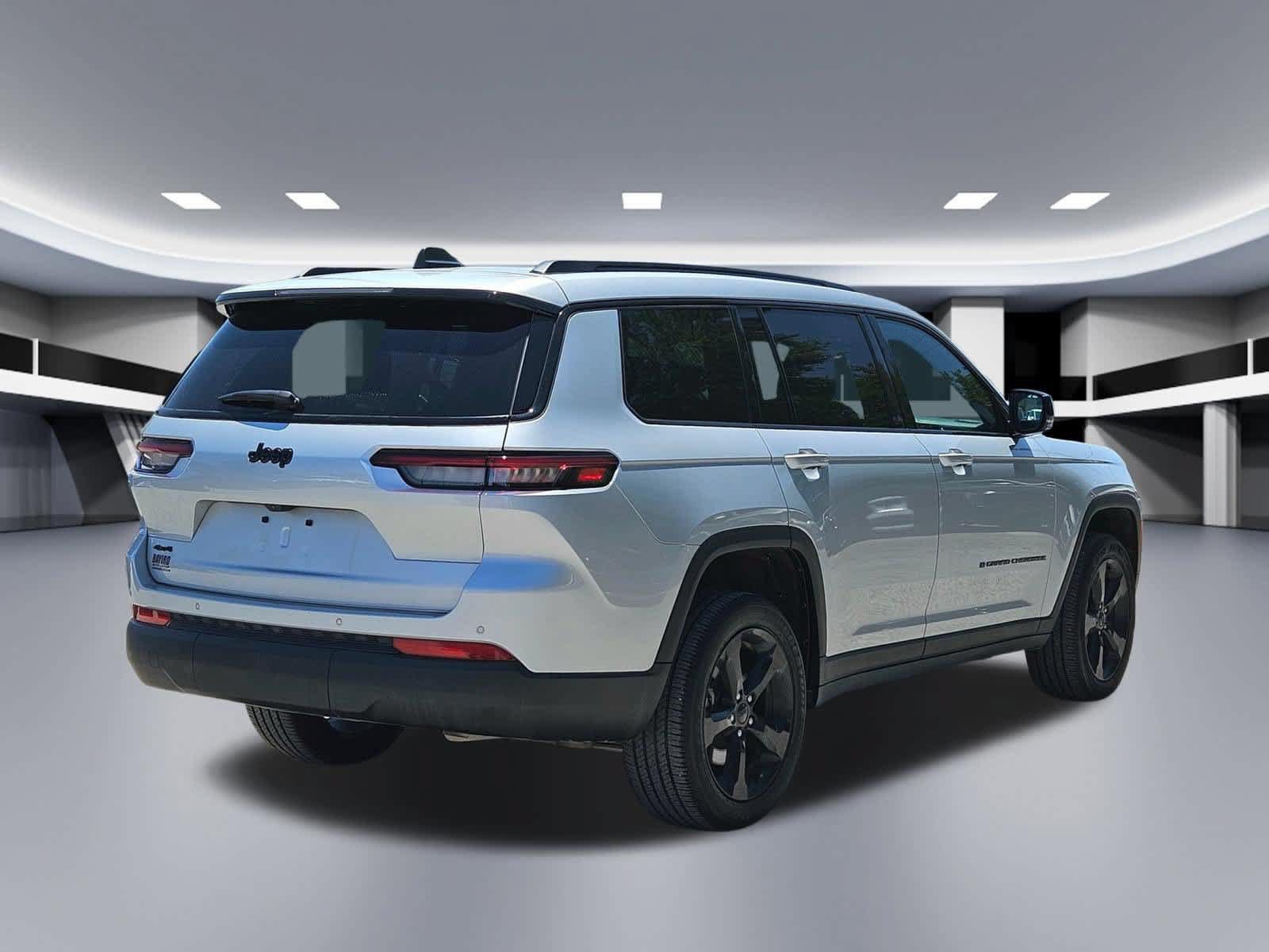 Used 2025 Jeep Grand Cherokee L Laredo AWD/4WD image 6