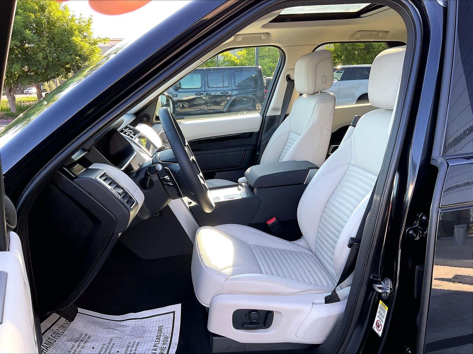 Used 2025 Land Rover Discovery S AWD/4WD image 27