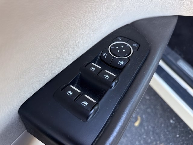 Used 2016 Lincoln MKX Select w/ Select Plus Package AWD/4WD image 24