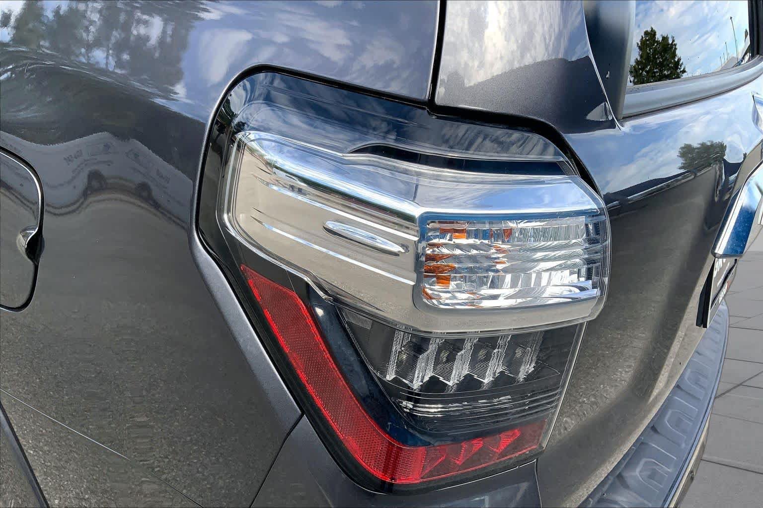 Used 2021 Toyota 4Runner Limited AWD/4WD image 29
