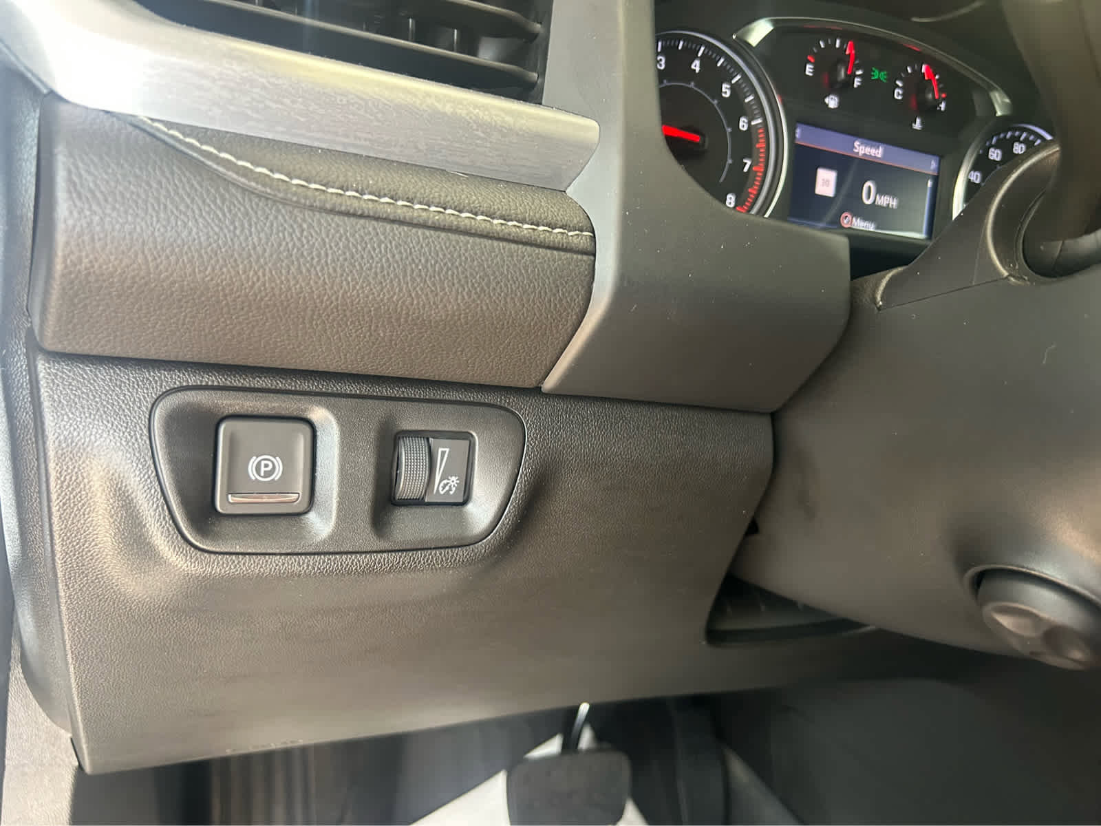 Used 2023 GMC Acadia SLT w/ Elevation Edition image 10