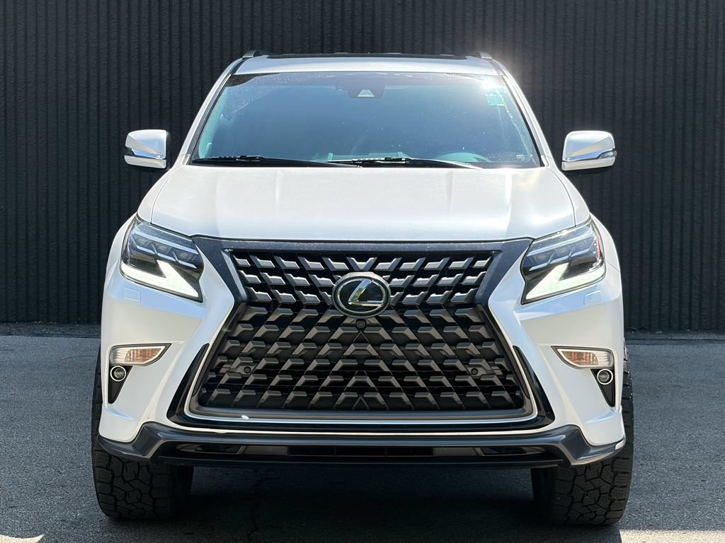 Used 2021 Lexus GX 460 Luxury w/ Sport Design Package AWD/4WD image 3