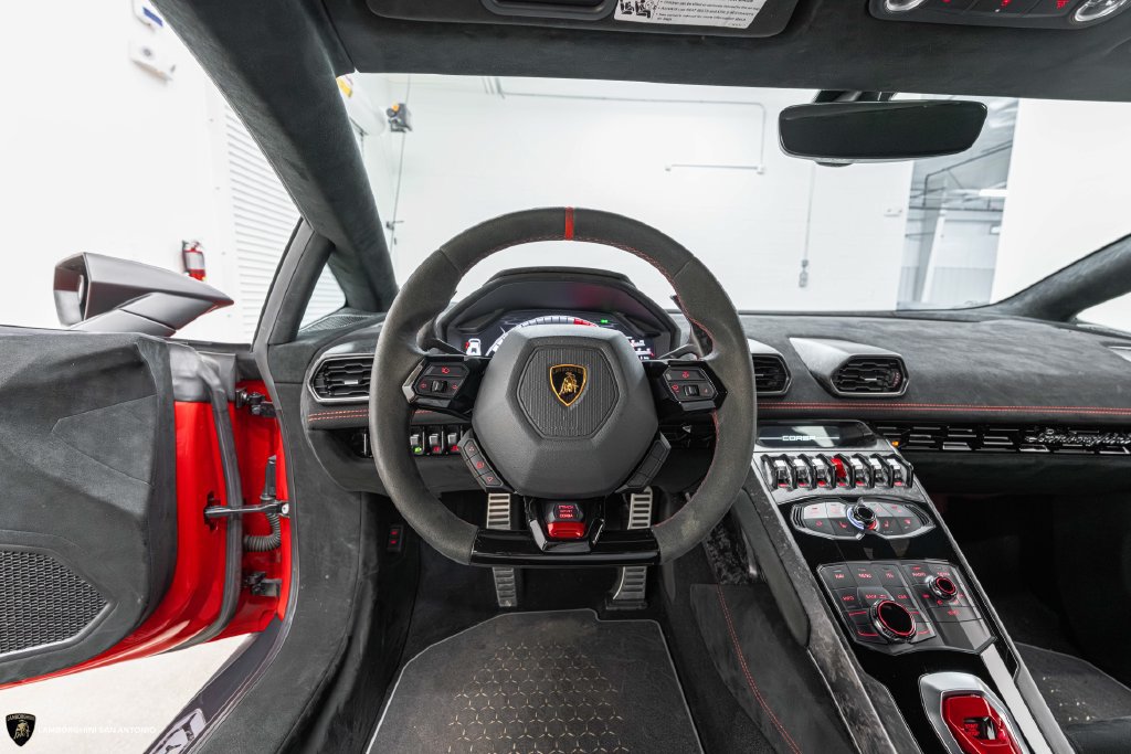 Used 2018 Lamborghini Huracan Performante AWD/4WD image 4