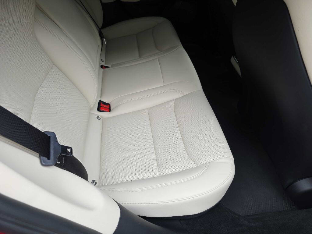 Used 2022 Tesla Model S image 18