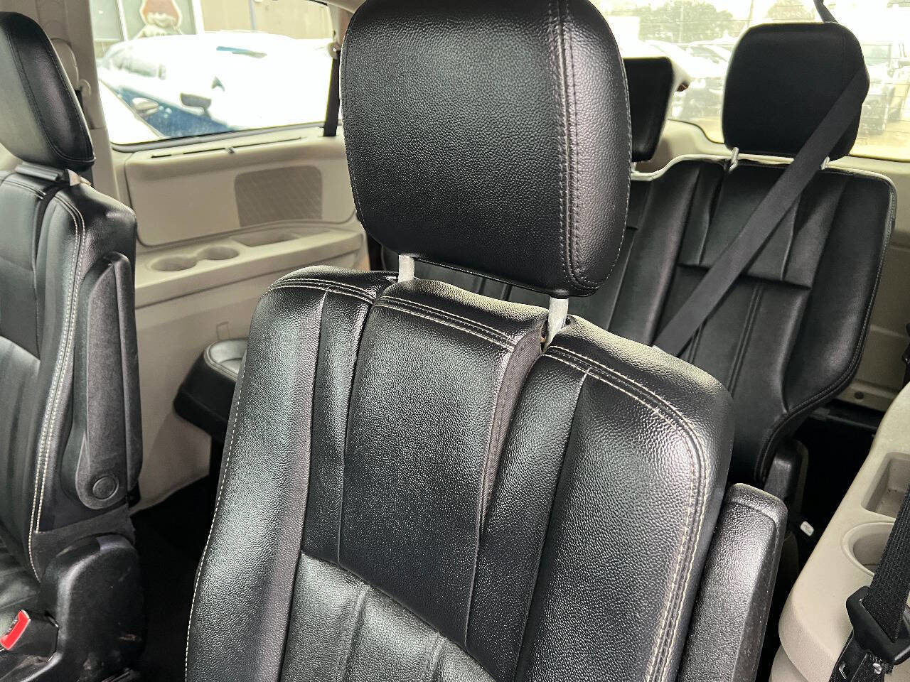 Used 2015 Chrysler Town & Country Touring w/ Driver Convenience Group image 24