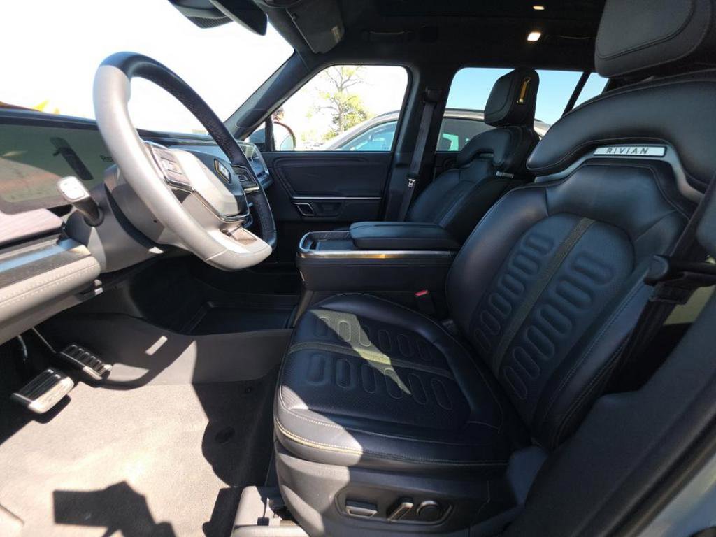 Used 2024 Rivian R1S Adventure image 4