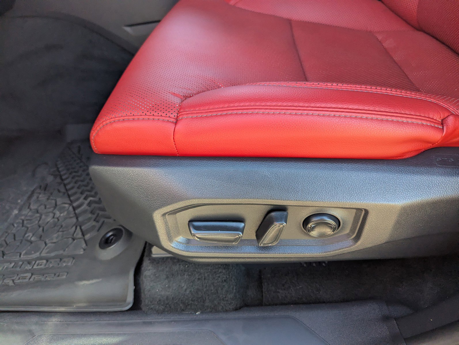 Used 2025 Toyota Tundra TRD Pro AWD/4WD image 29