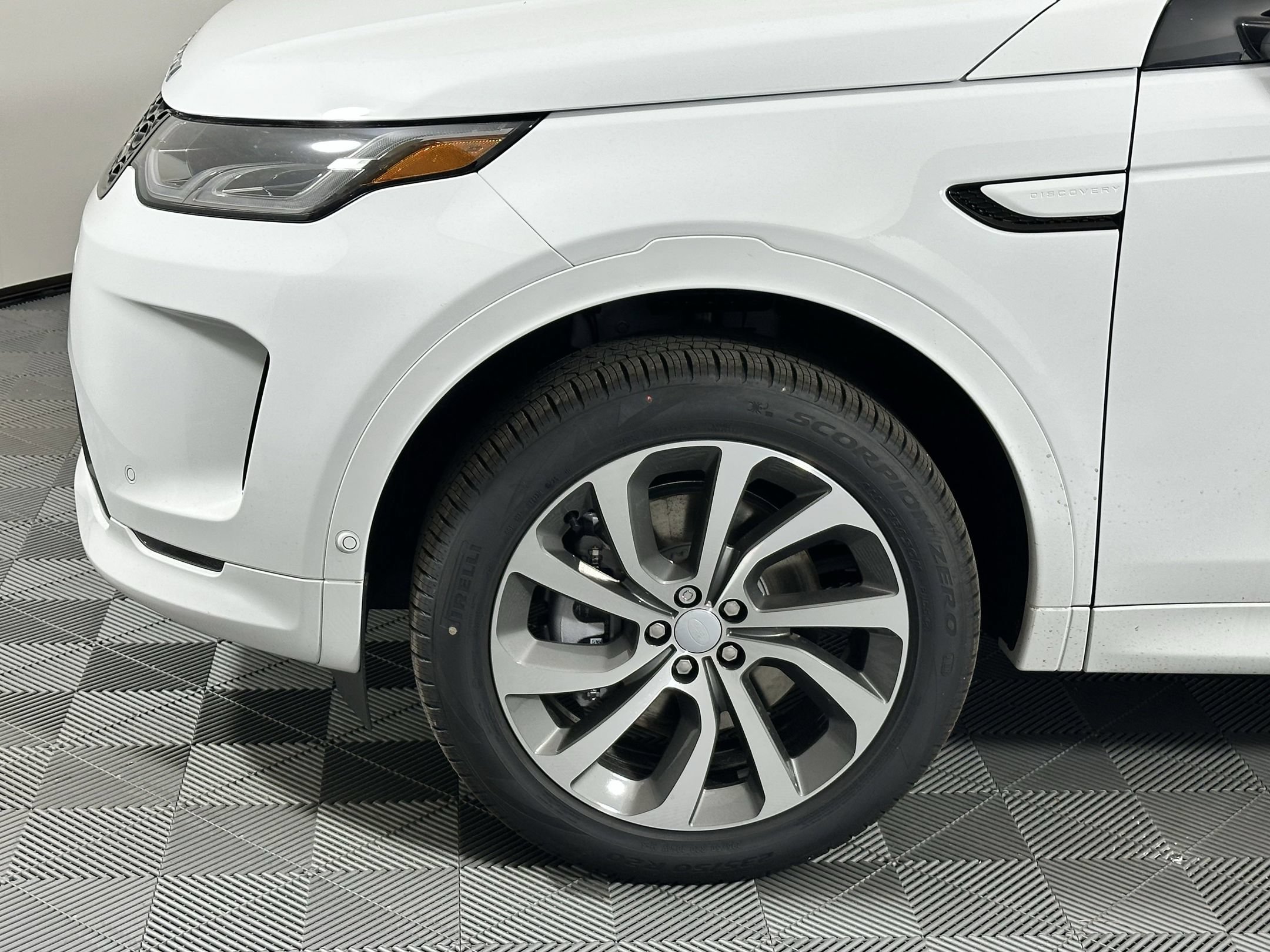 Certified 2025 Land Rover Discovery Sport S AWD/4WD image 9
