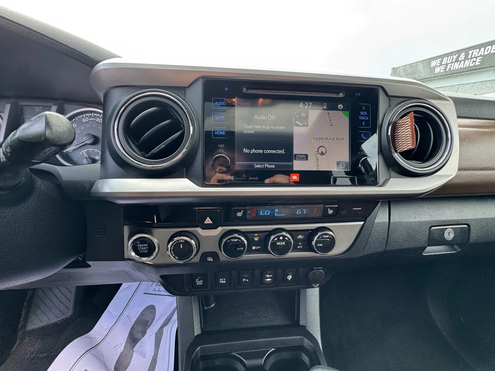 Used 2016 Toyota Tacoma Limited w/ Towing Package AWD/4WD image 17