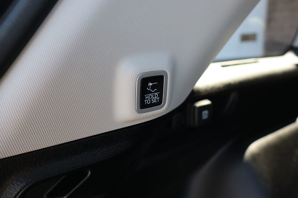 Used 2023 Jeep Grand Cherokee Limited image 35