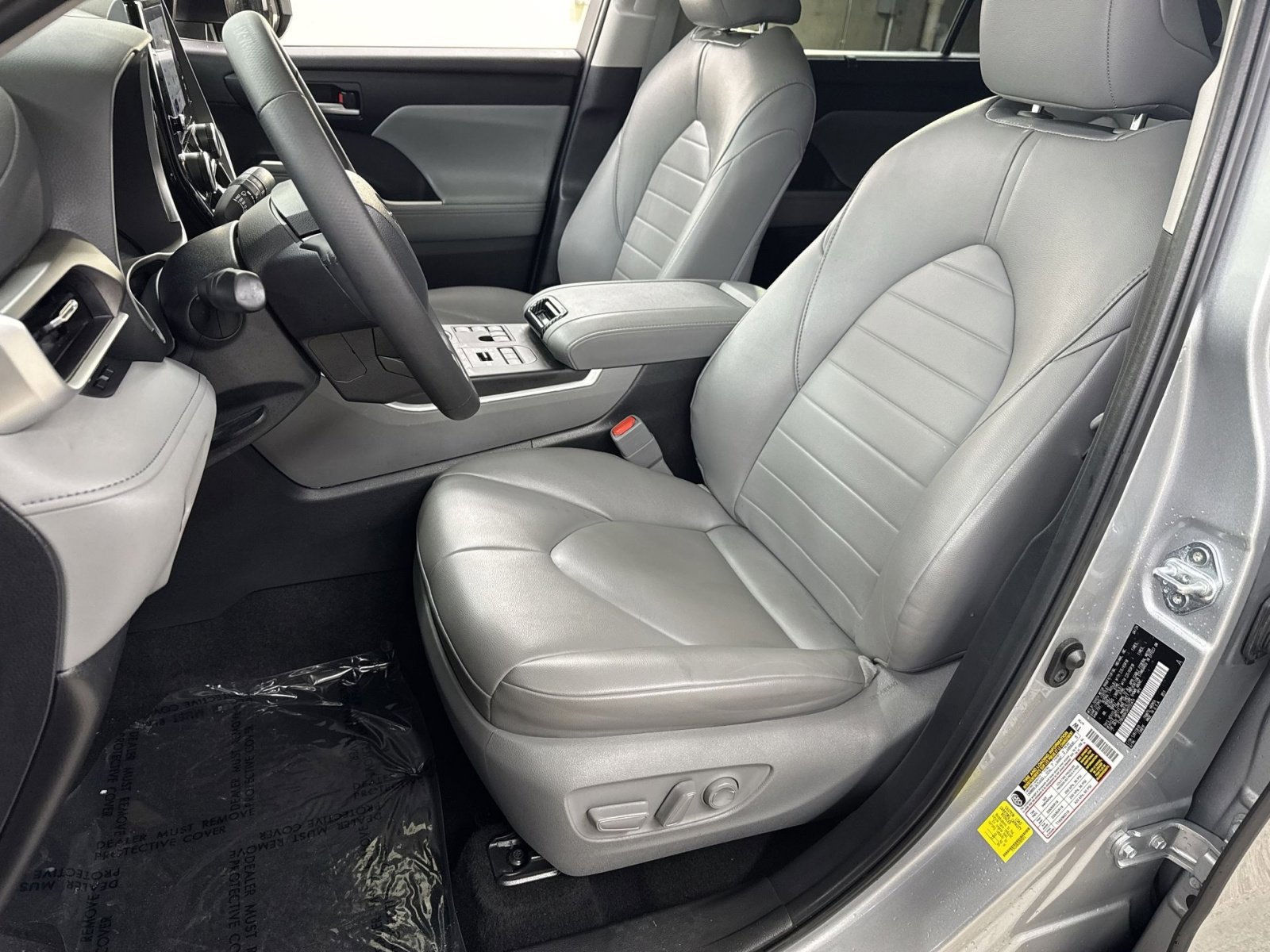 Used 2024 Toyota Highlander XLE image 4