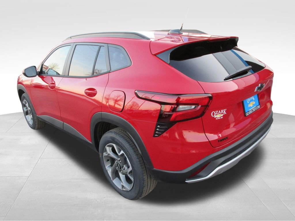 New 2026 Chevrolet Trax LT w/ LPO, Blackout Package video 3