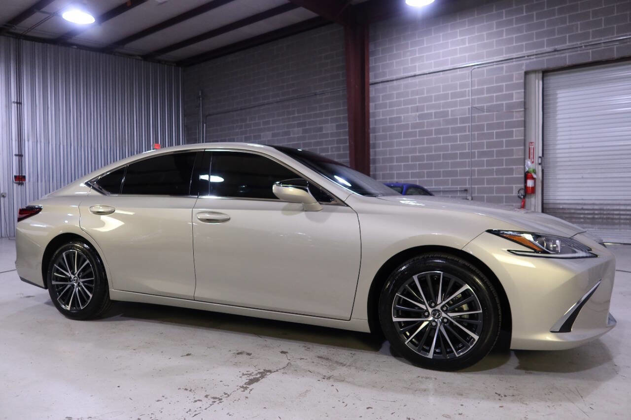 Used 2025 Lexus ES 350 w/ Premium Package image 7