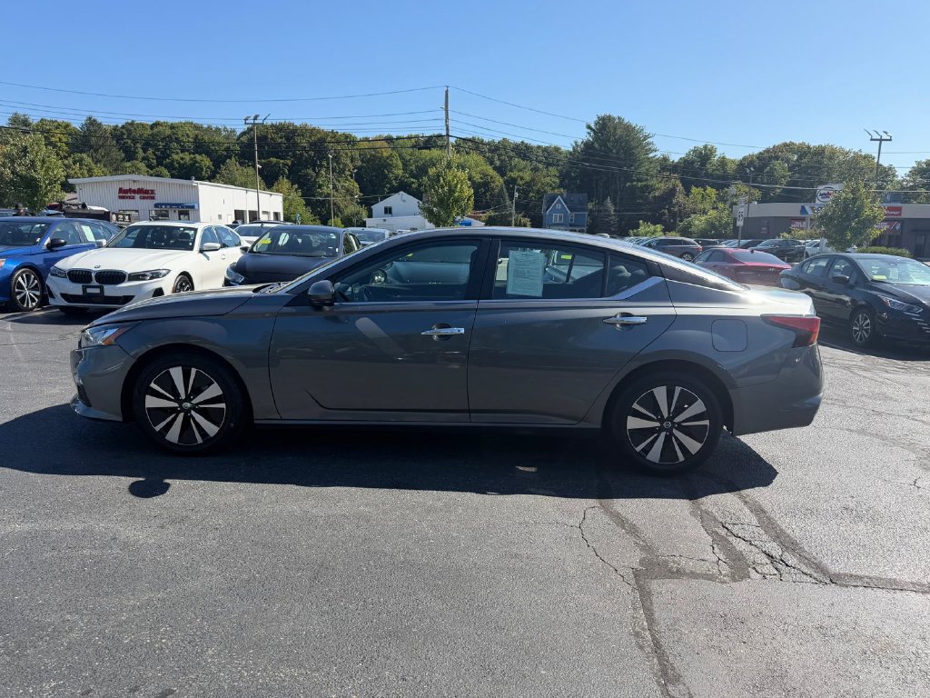 Used 2022 Nissan Altima 2.5 SV w/ SV Premium Package FWD image 2