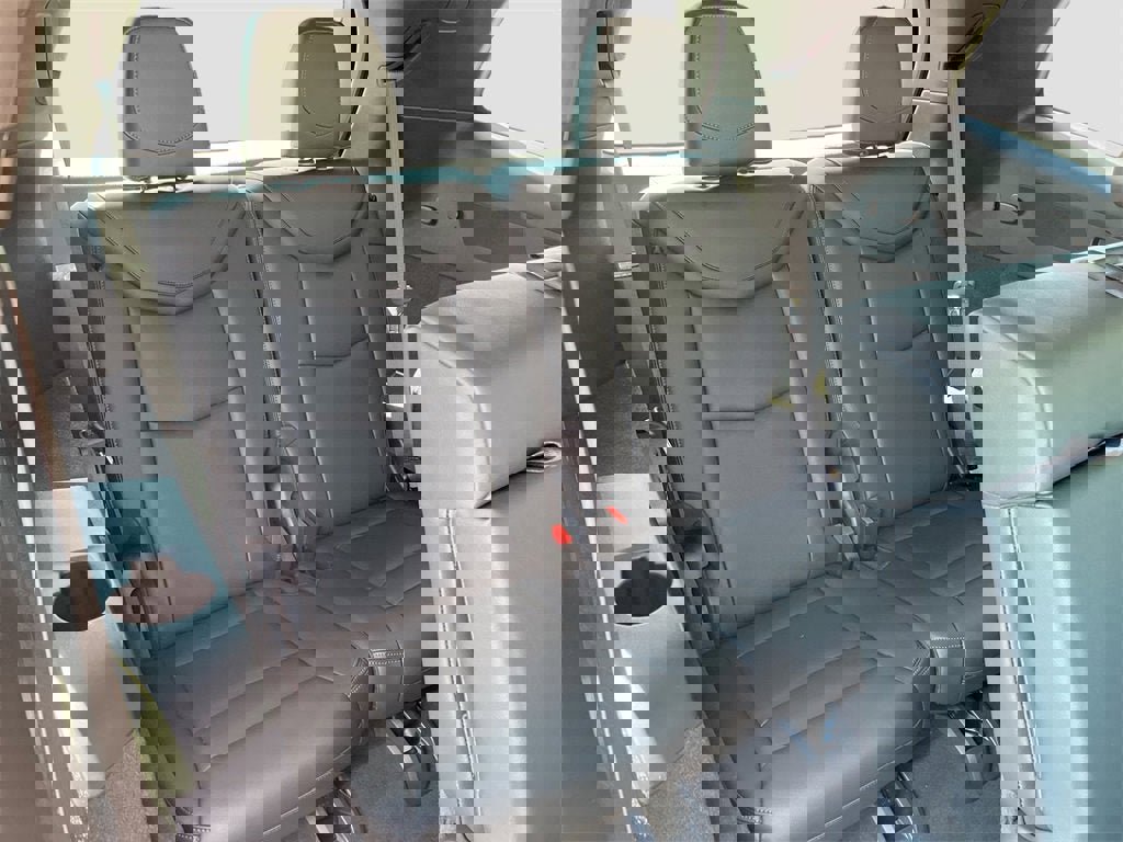 New 2025 Cadillac XT6 Luxury image 28