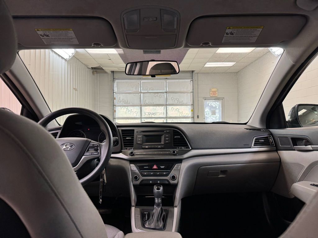 Used 2017 Hyundai Elantra SE image 18