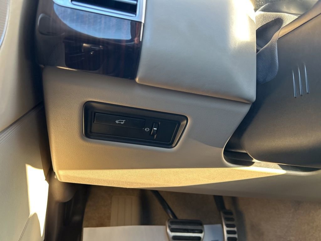 Used 2015 Land Rover Range Rover Supercharged AWD/4WD image 36