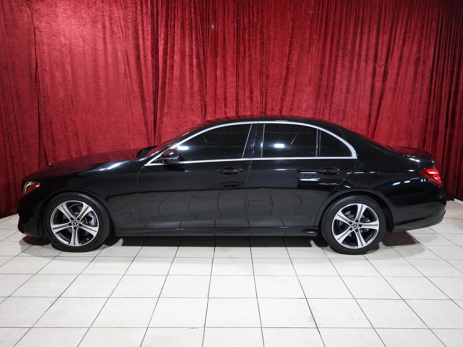 Used 2018 Mercedes-Benz E 300 image 4